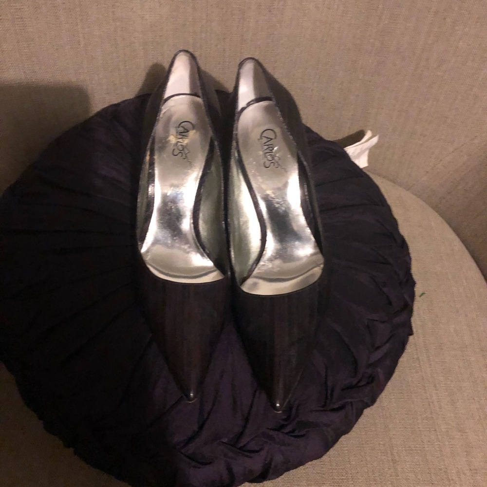 Carlos used size 7 shoes